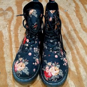 Dr. Martens Air Wave  floral Boots ♥️Sz9